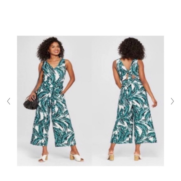 Who What Wear White &
Green Palm Leaves Linen Blend
V-Neck Back Cut Out Jumpsuit - Picture 1 of 11